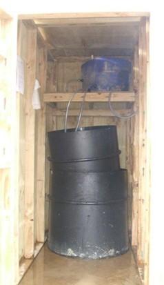 Rain passing from the header tank depresses the displacement tank and pushes flocculent out of the lower container (Source: SouthernSkies).