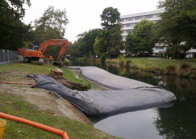 Inflated coffer dam isolating the work area (Source: RST Solutions Limited).