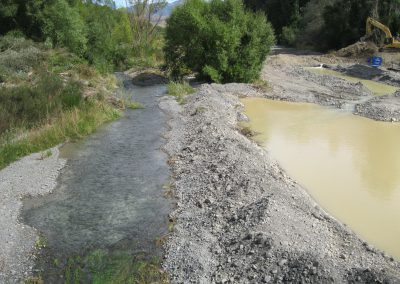 Water from the diversion upstream joins a natural braid of the river behind the willow tree. Trenching work and pumping dirty water to the settling ponds is effectively separated from moving water.